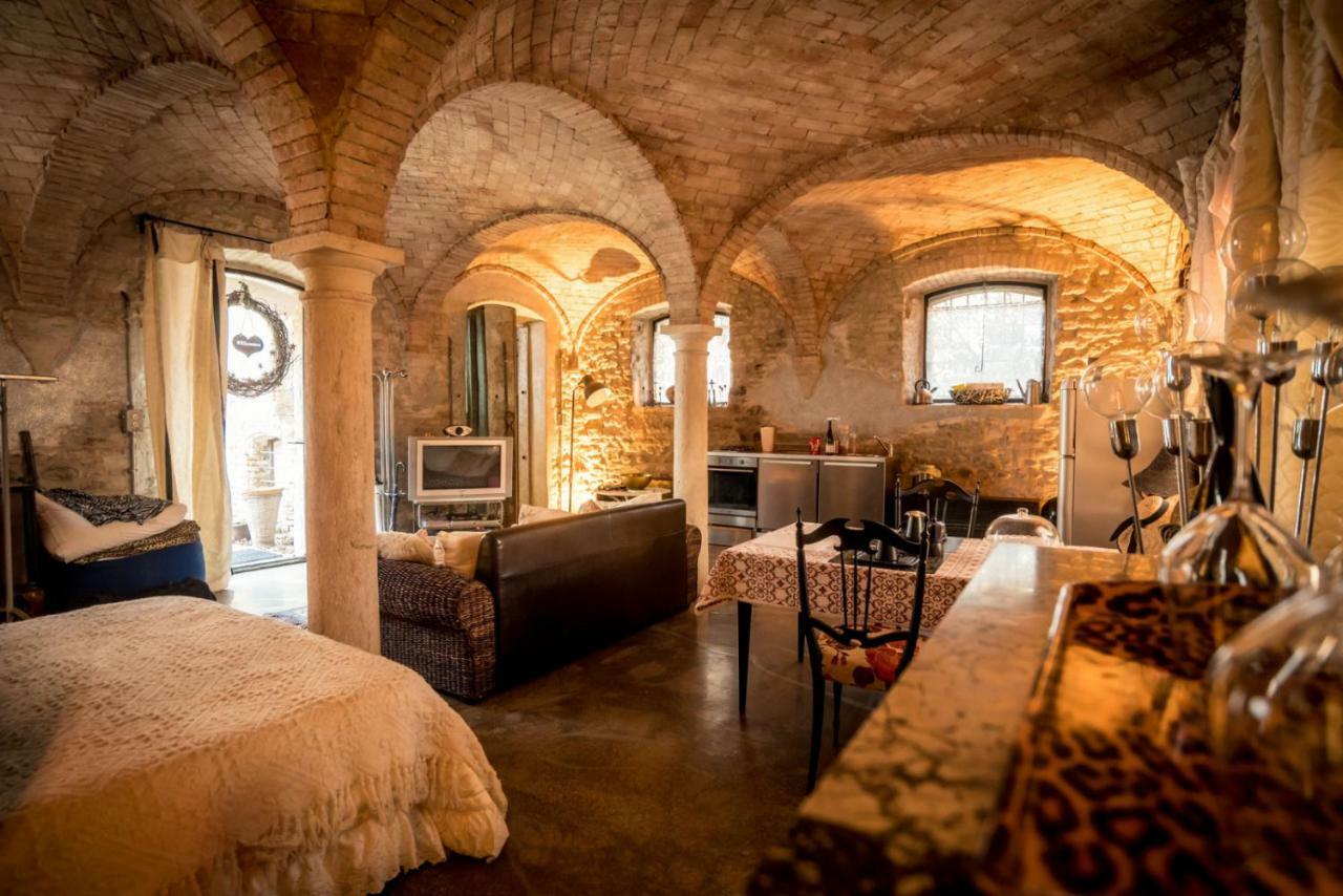 Lo Scrigno Di Lara Villa Ceresara Bagian luar foto